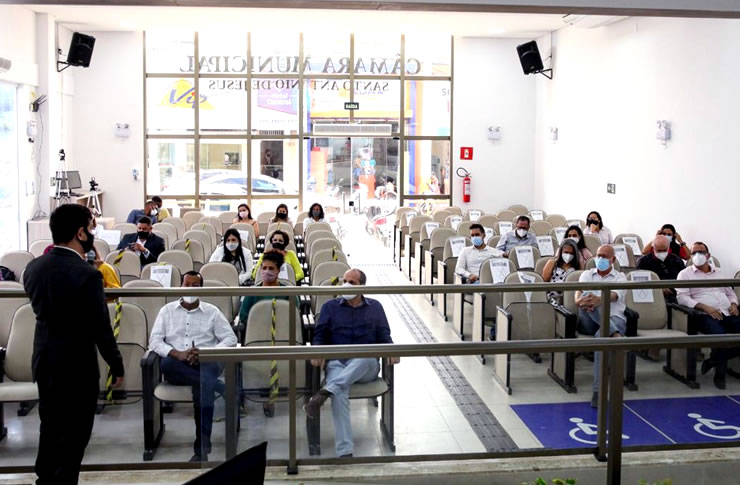 Read more about the article Vereadores, secretários e prefeito participam de reunião na Câmara para apresentação do Plano Municipal de Desenvolvimento Econômico