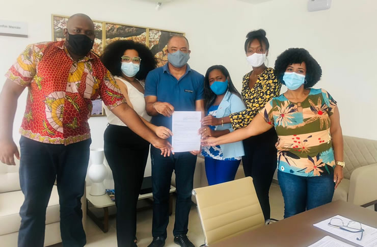Read more about the article Projeto de Lei que visa a criação do Conselho da Comunidade Negra é entregue na Câmara por comissão da OAB Subseção SAJ