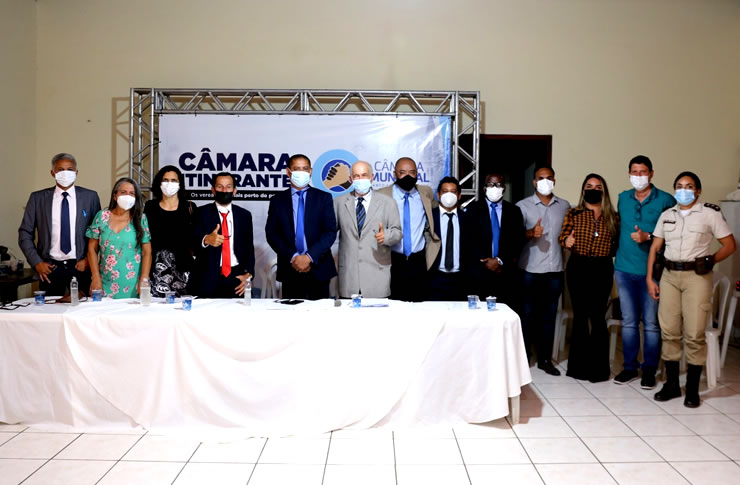 Read more about the article Em Sessão Itinerante da Câmara, secretário André Araújo apresenta projeto feito pela Seinfra do novo portal na comunidade do Bonfim