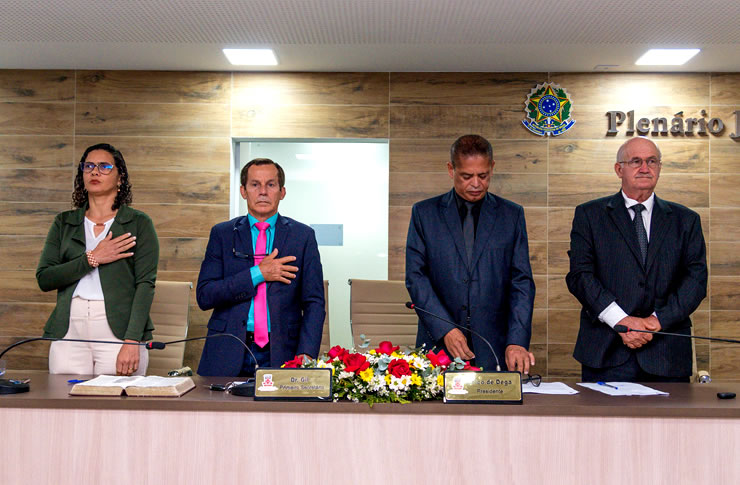 Read more about the article Em Sessão Solene, Câmara Municipal homenageia personalidades com Título de Cidadão Honorífico