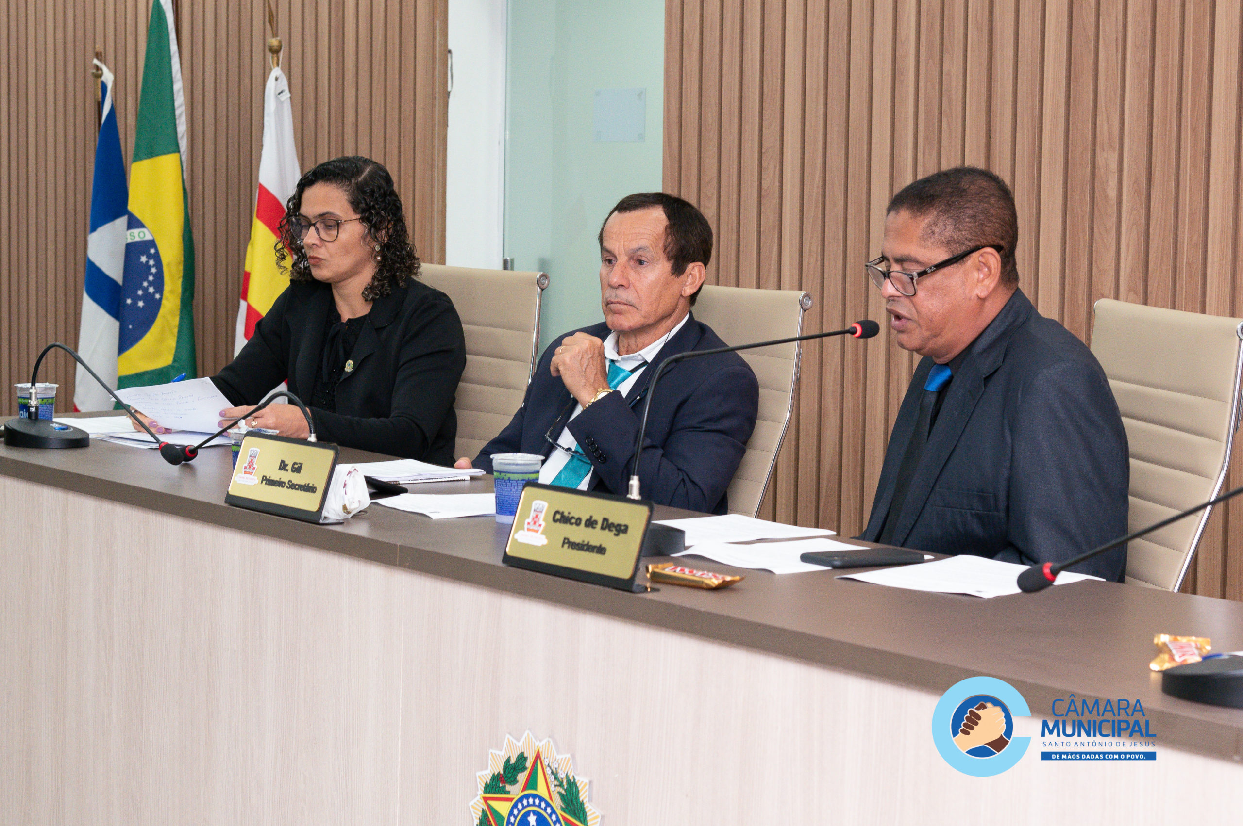 Read more about the article Câmara de Vereadores aprova aumento salarial para servidores municipais de Saj
