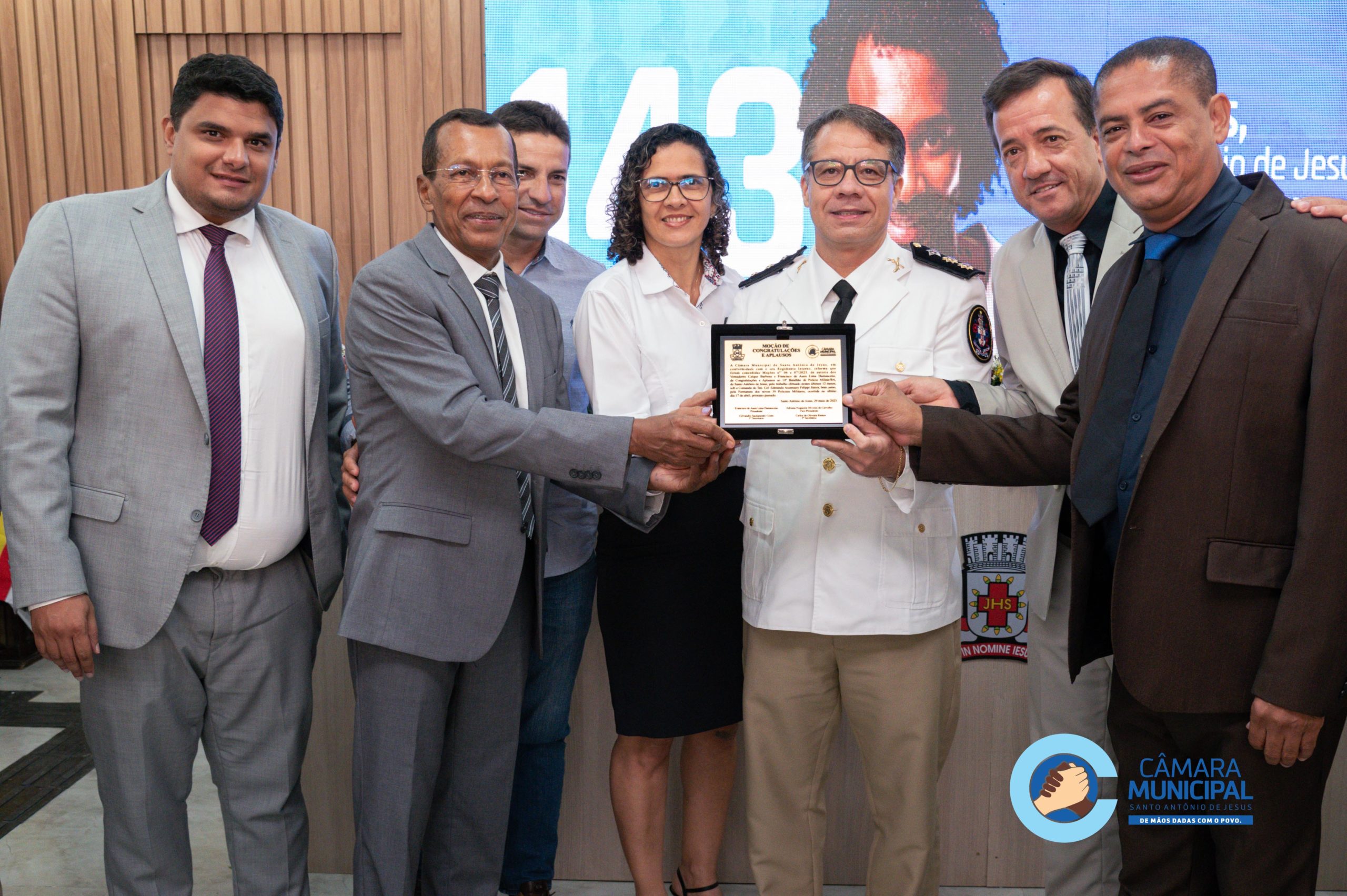 Read more about the article Câmara entrega moções de congratulações e aplausos ao 14º Batalhão da PM pelo trabalho em Santo Antonio de Jesus