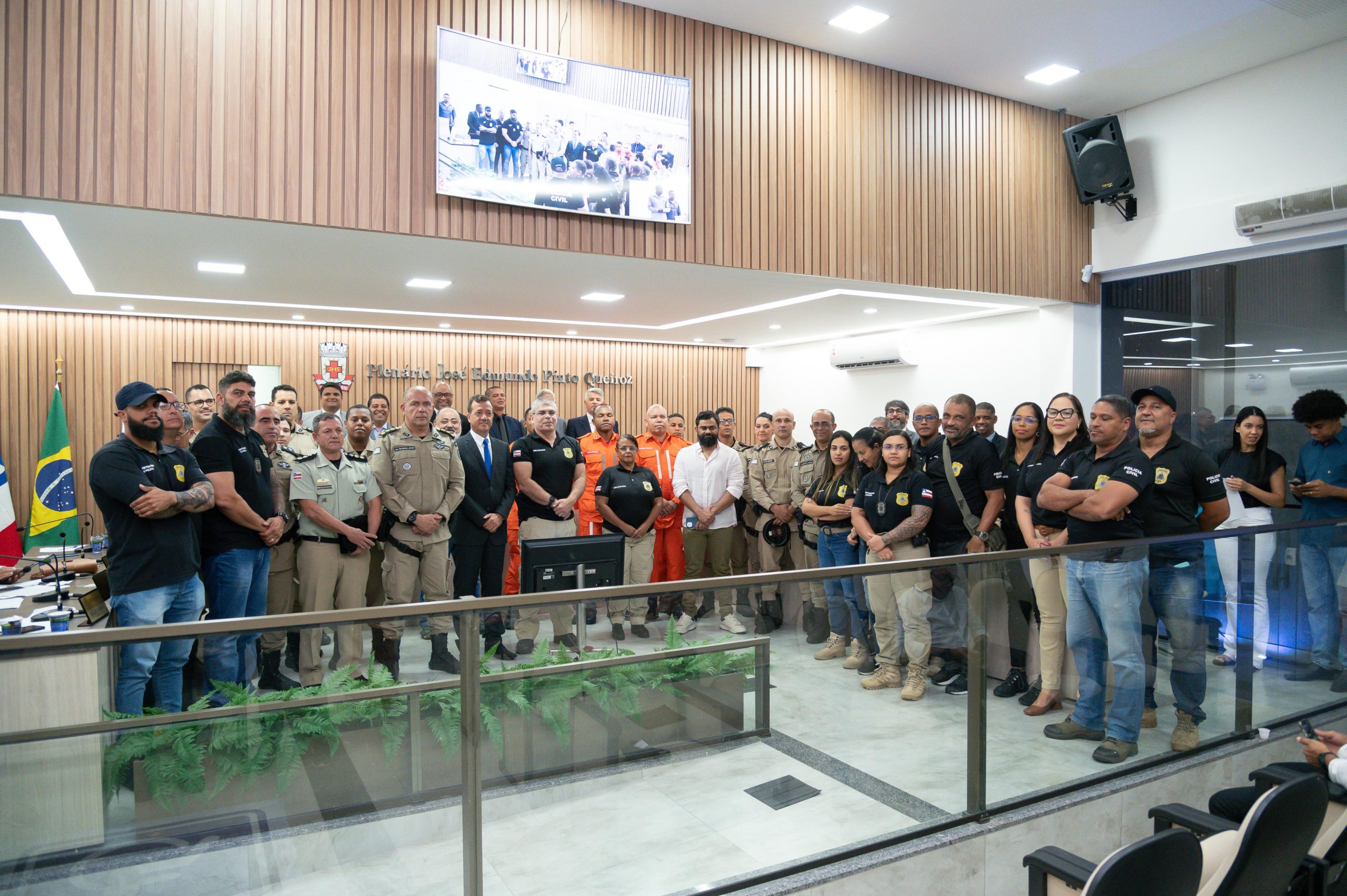 Read more about the article Câmara Municipal homenageia Polícias Civil e Militar pela redução dos índices de violência em Saj em 2023