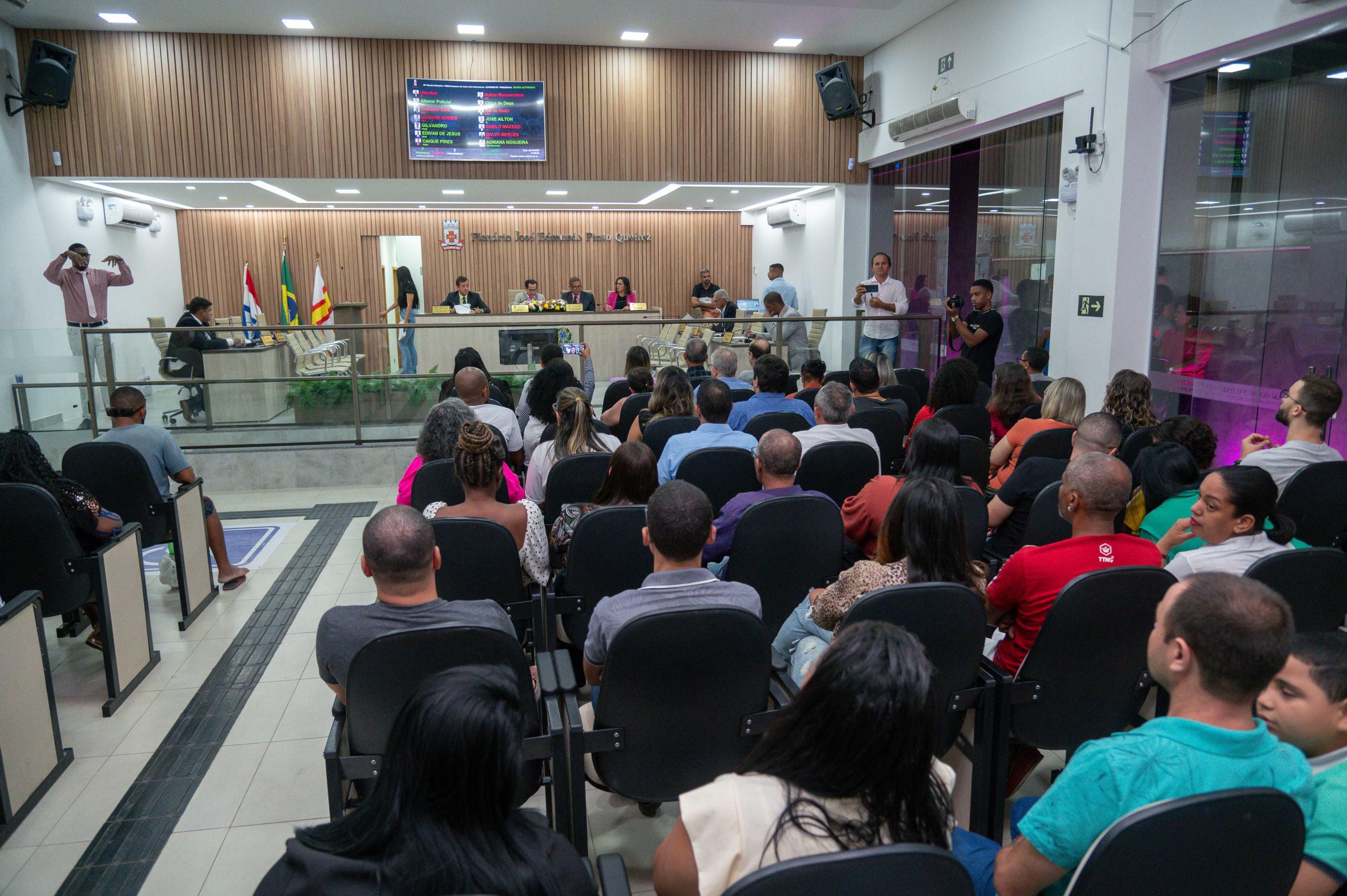 Read more about the article Câmara Municipal realiza sessão alusiva ao Outubro Rosa e alerta para prevenção ao câncer de mama